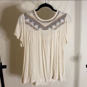 Embroidered short sleeve top. Size M.
